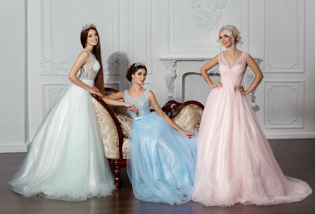 Abendkleider pastell aus Tüll und Spitze maßgeschneidert