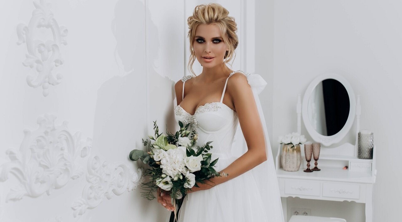 Brautkleider Hochzeitskleider maßgeschneidert weiß
