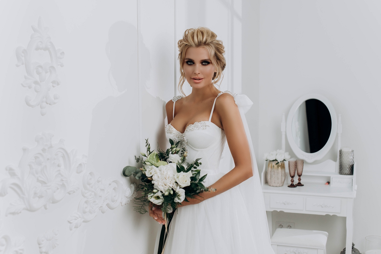 Brautkleider Hochzeitskleider maßgeschneidert weiß